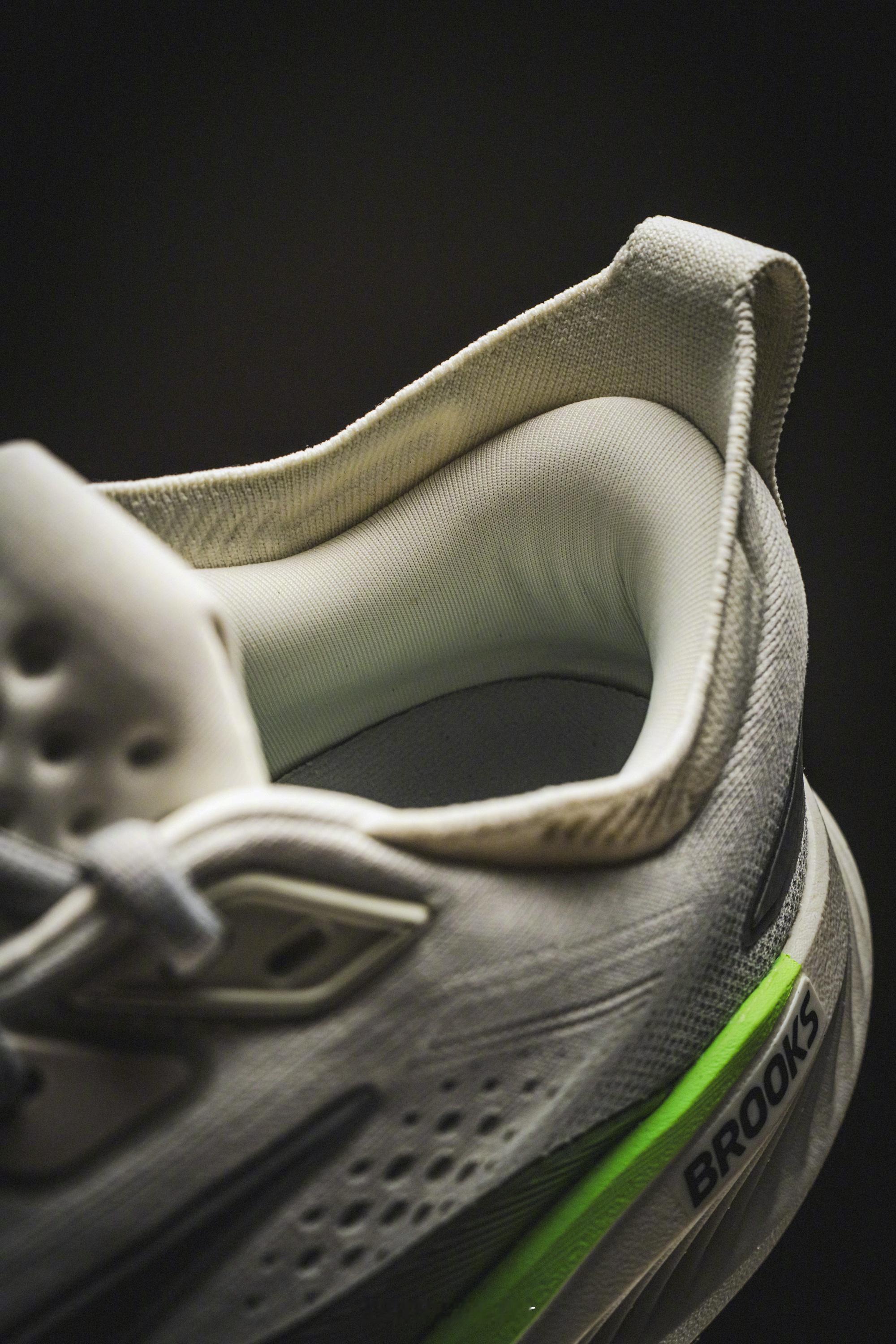 Brooks Glycerin 23甘油23代缓震跑鞋来了，中底延续上代反馈良好