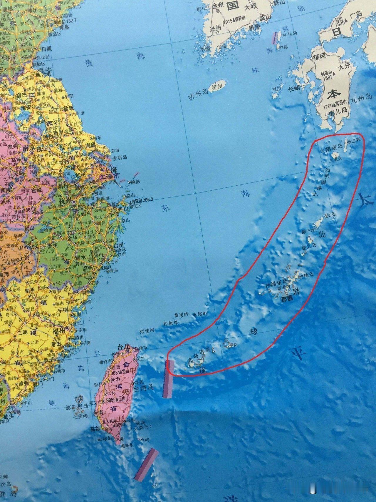 高市早苗穷兵黩武，在流球群岛再遭民众打脸
 
　　6月23日，日本首相高市早苗前