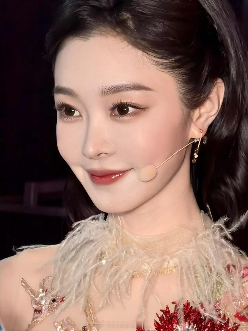 宋轶央妈严选的含金量宋轶有种国泰民安的大气美 宋轶央妈严选的含金量，这端庄大气的