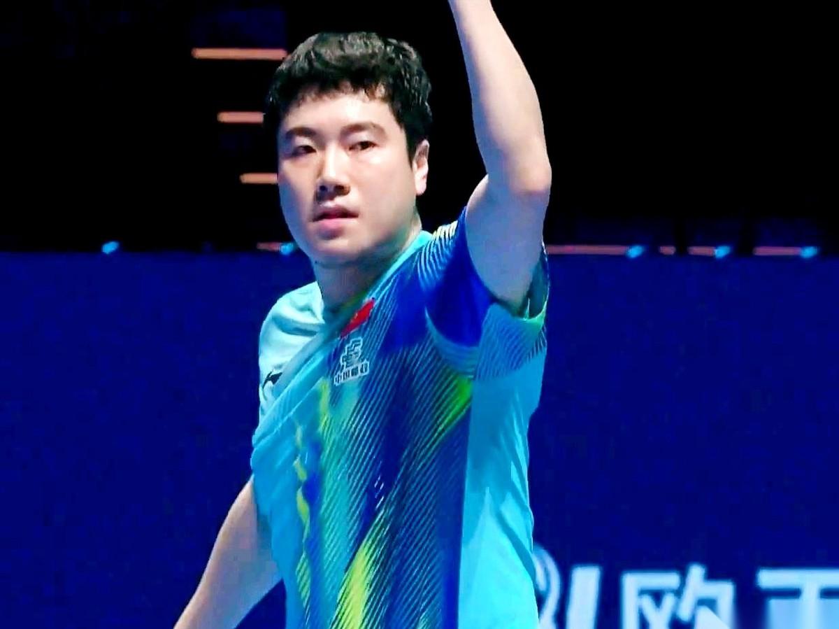 梁靖崑明明2比1领先，一只脚却已经悬在了淘汰的深渊外。
就因为一个规则，他接下来