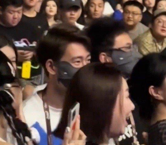 #王昶真去看jonyj了#王昶真的去看jony j了[哈哈] 看来王昶对rap是