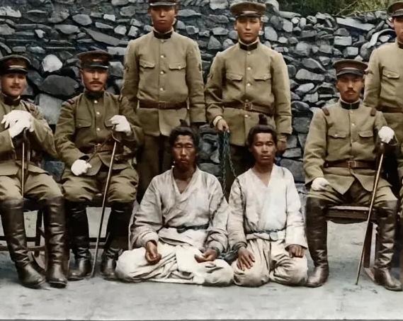 现在，日本的四大邻国弦都快崩断了，都在操心日本的动向，因为这头怪兽向来不安分。