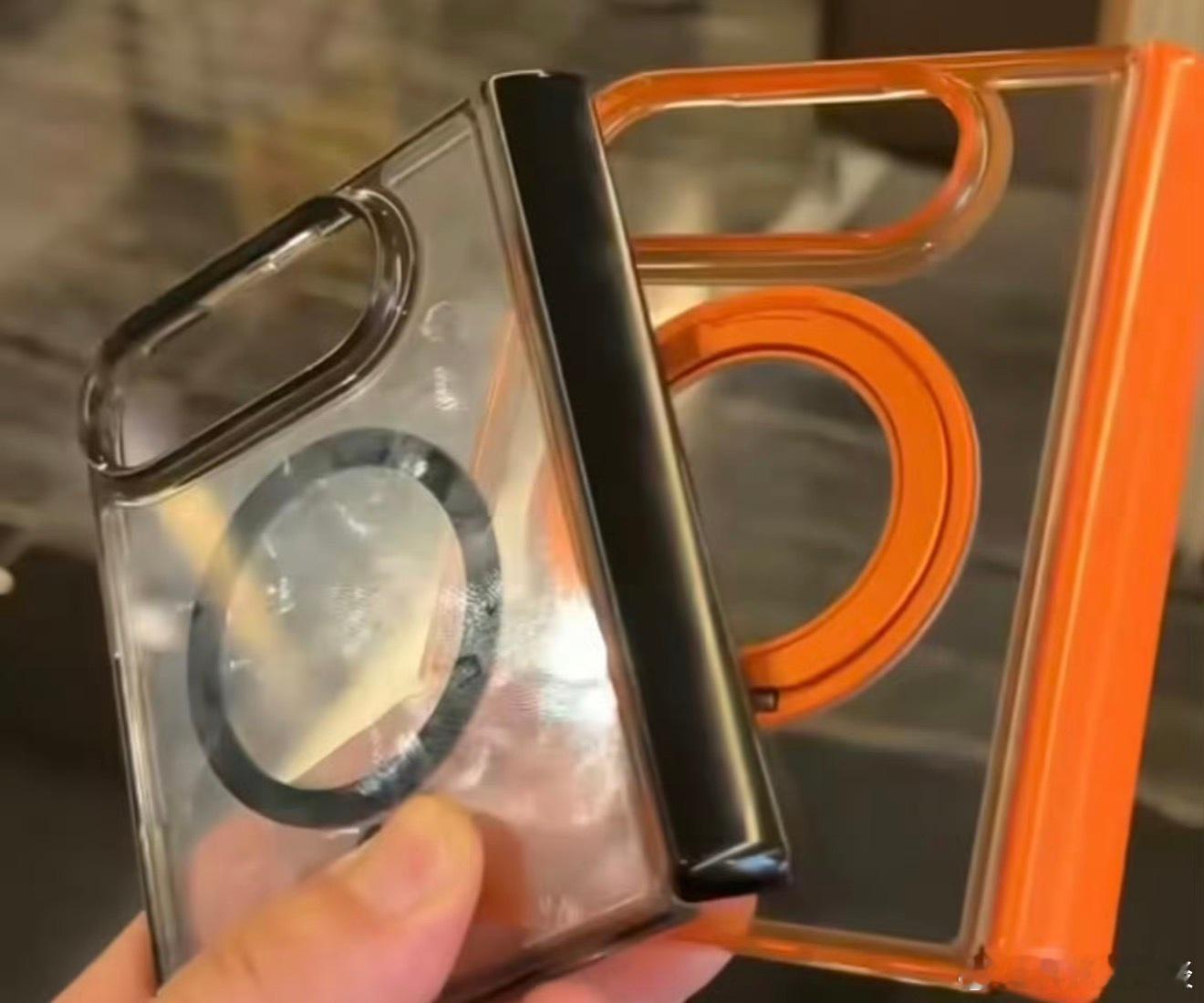 苹果阔折叠这个形态说实话我觉得挺一般的携带拿在手上都不方便！可能唯一的实用价值就