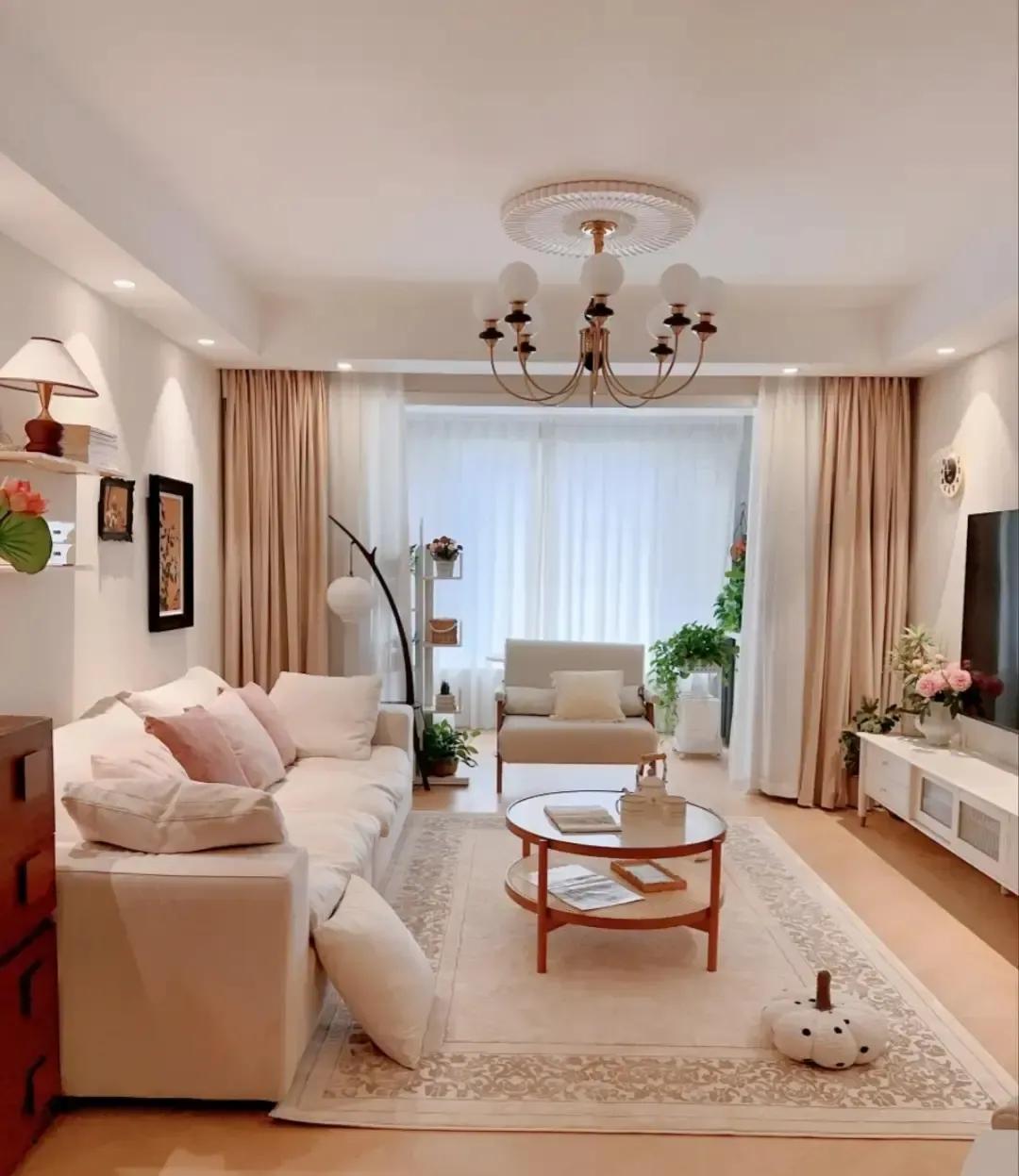 出嫁女被娘家当提款机的事刷爆热搜，我看完只想说活该的人真不少。
江苏那位姐姐拿老