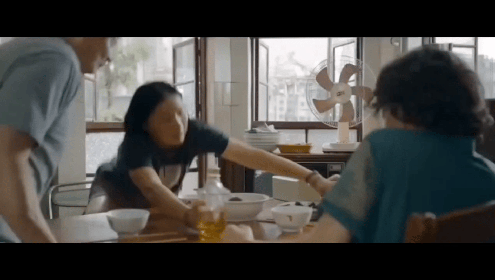 #求一个金靖帮我压上班怨气#《走走停停》这段饭桌戏每一处都在我的笑点上蹦迪，金靖