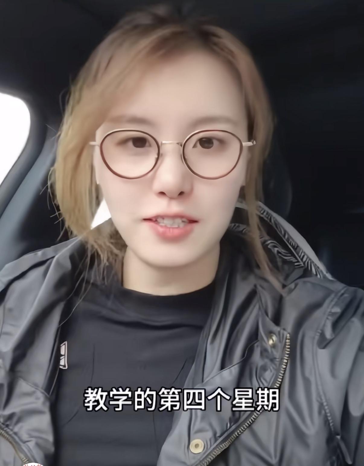 傅园慧在浙江大学当老师，教课的同时，还蹭了很多别的课，一个月体验了6门课，一个文