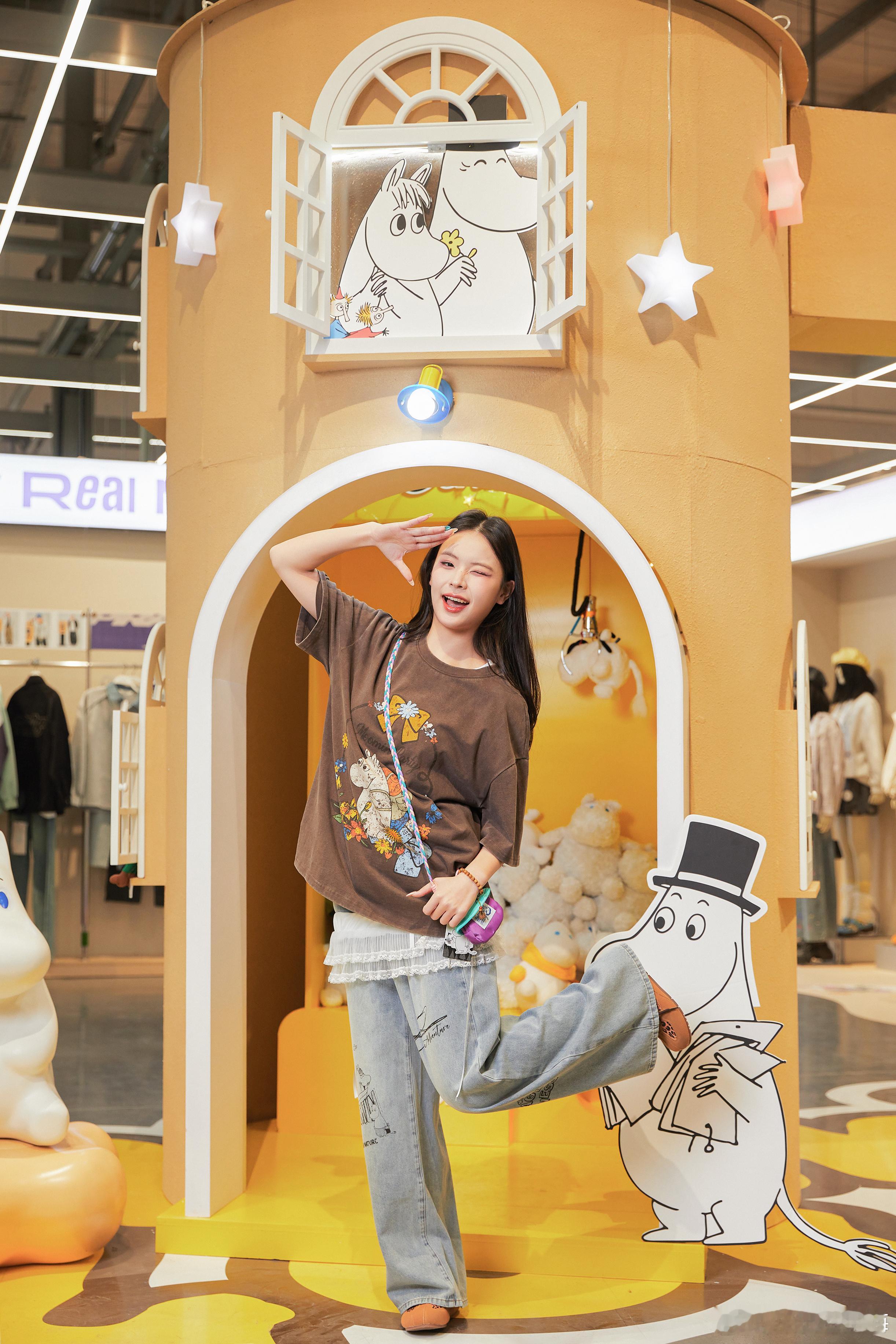 姆明粉丝集合！唐狮这个联名真的没让人失望，把北欧童话穿在身上，夏天就是要这么奇趣