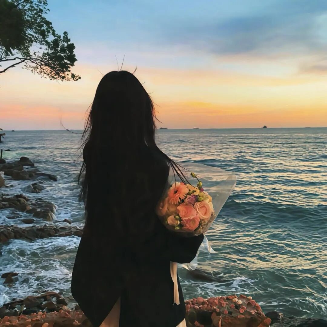 以前喜欢装赢家扭头就走 现在喜欢结束的时候反复拉扯 直到没有感情 其实这样还蛮适