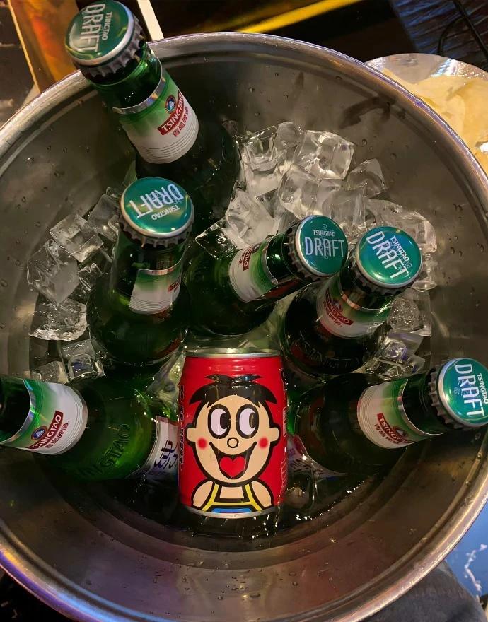 男人在喜欢的女人面前肯定是要面子的啊。哭穷什么的就说明他根本不在意他在你眼中的形