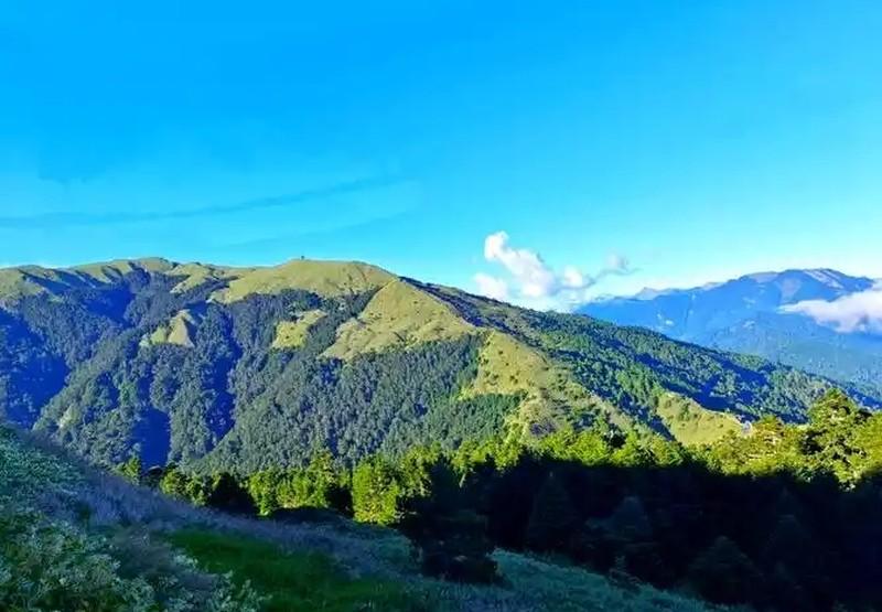 如果只看公开地下工事信息,中央山脉能提供怎样的地理条件?潜在冲突情境下,山地地下