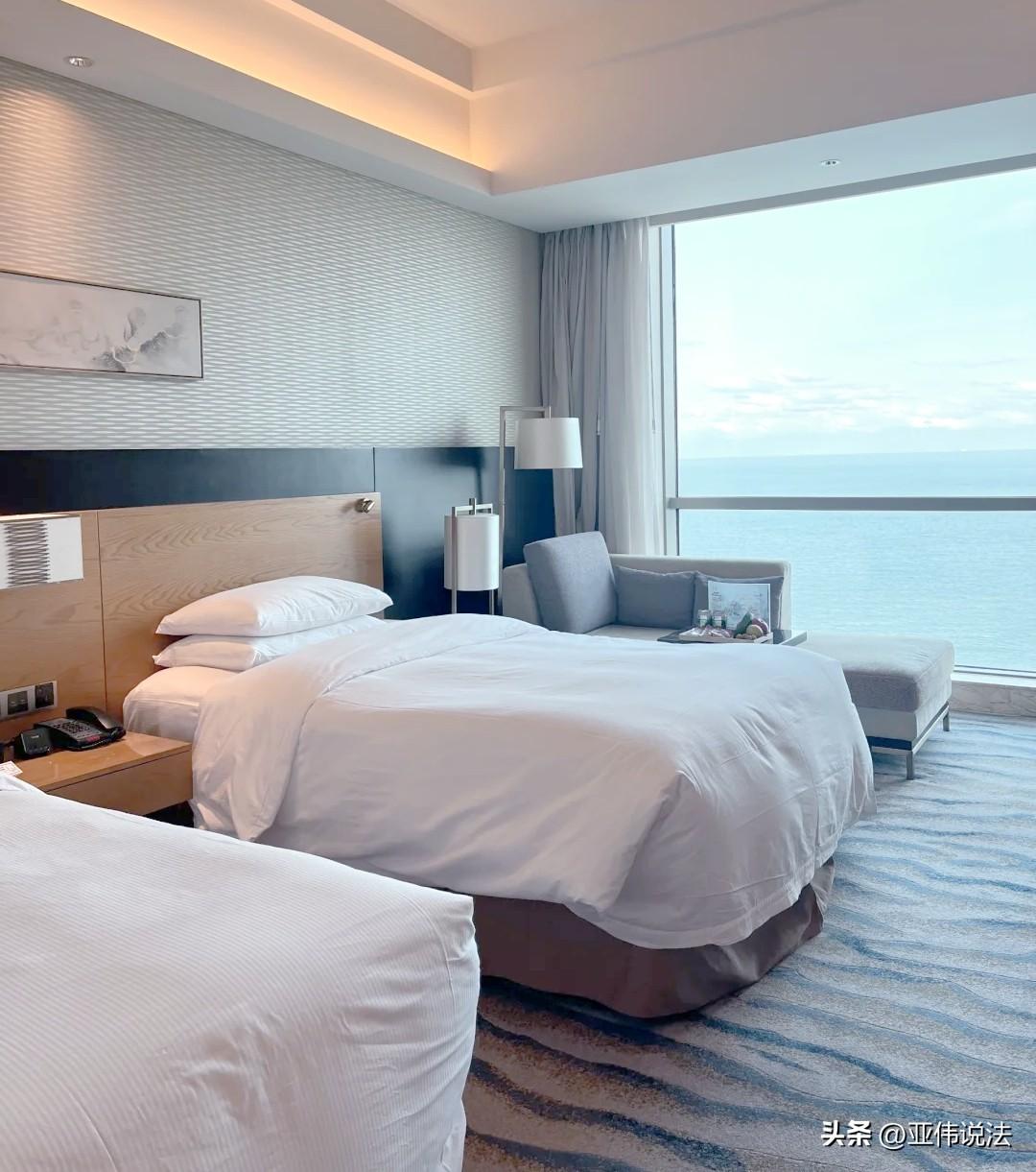 山东青岛，女子在去哪儿旅行App上，花685元预定了一间双床房，后来，她又发现了