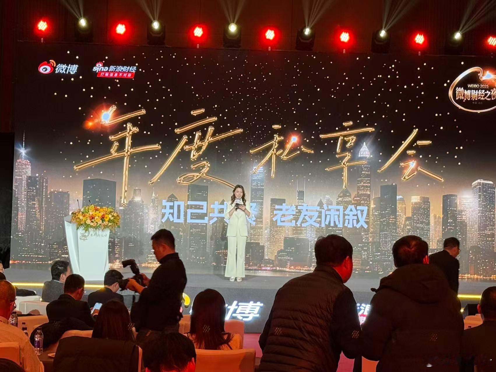 过于自由的环境其实不利于成长，人的成功脱离不了时代的福利与平台的作用。自媒体的蓬