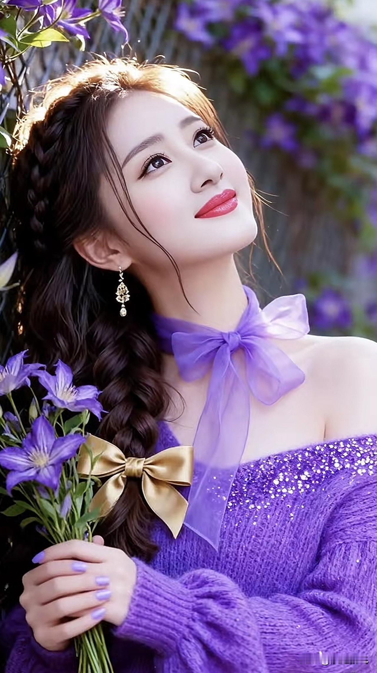 紫色花海中的少女，甜美微笑，梦幻氛围晒一晒你拍的牡丹花 白色工装裙推荐 有很多人