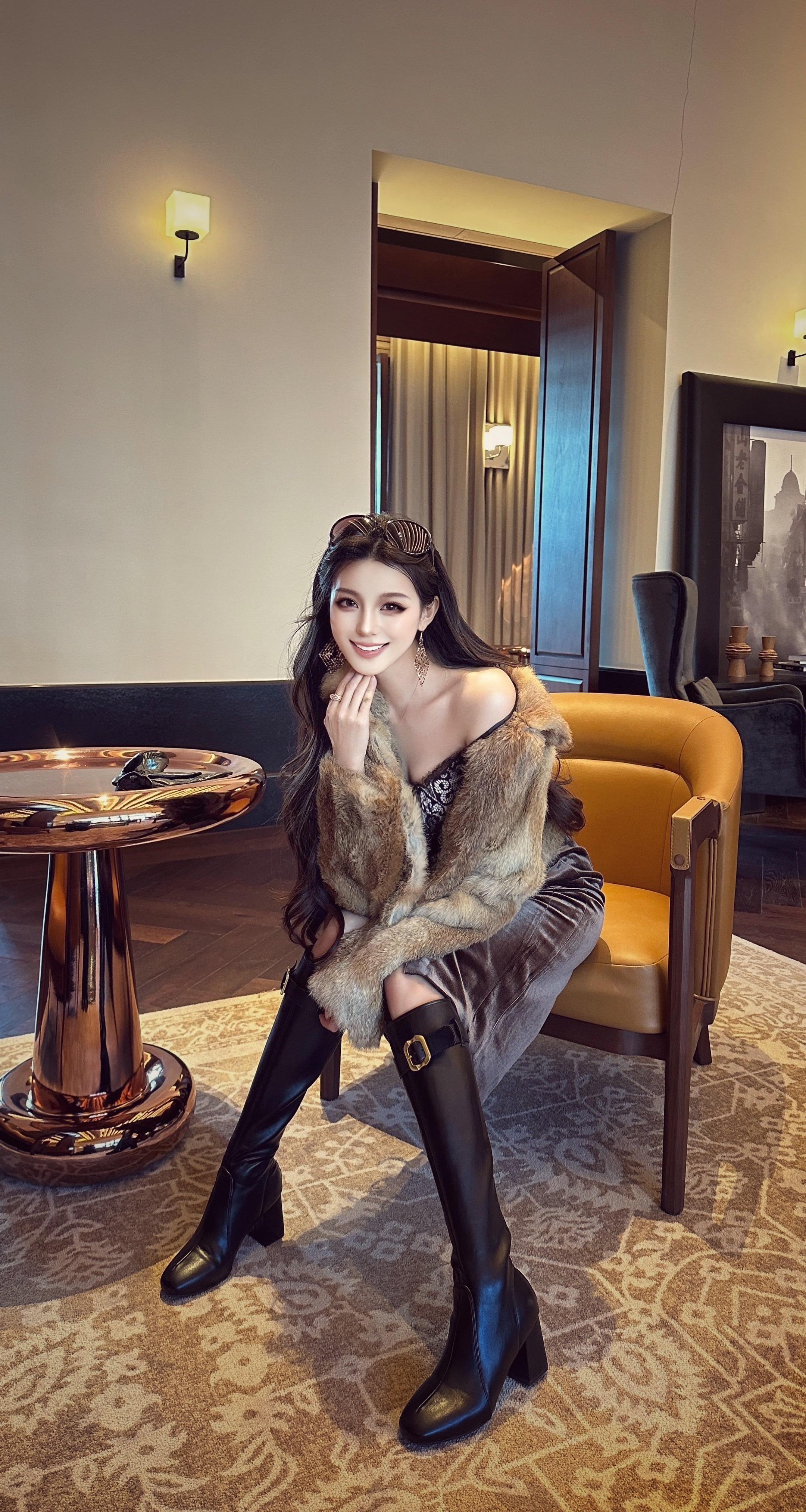 辛金如美玉骄傲昂扬。