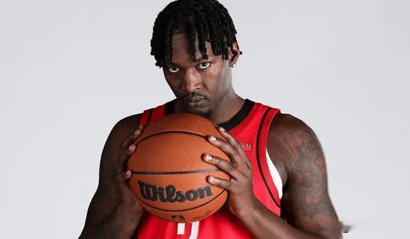 芬尼史密斯完美适合火箭！状态越来越好，数据不能体现作用
首秀打湖人，投了一个三分