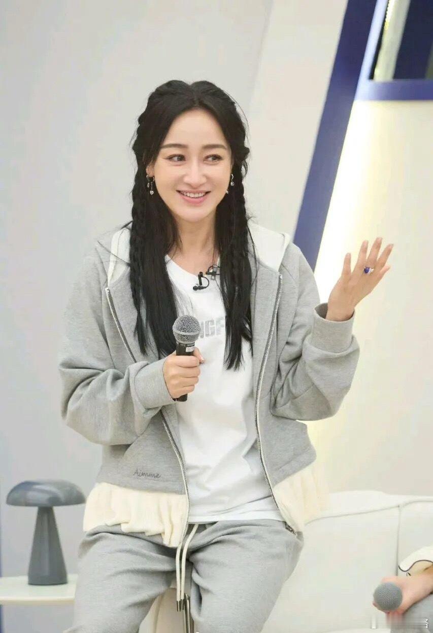 以前追浪姐，大家都调侃想看姐姐们互相撕头花结果这一季直接变天了！全是姐姐们硬刚节