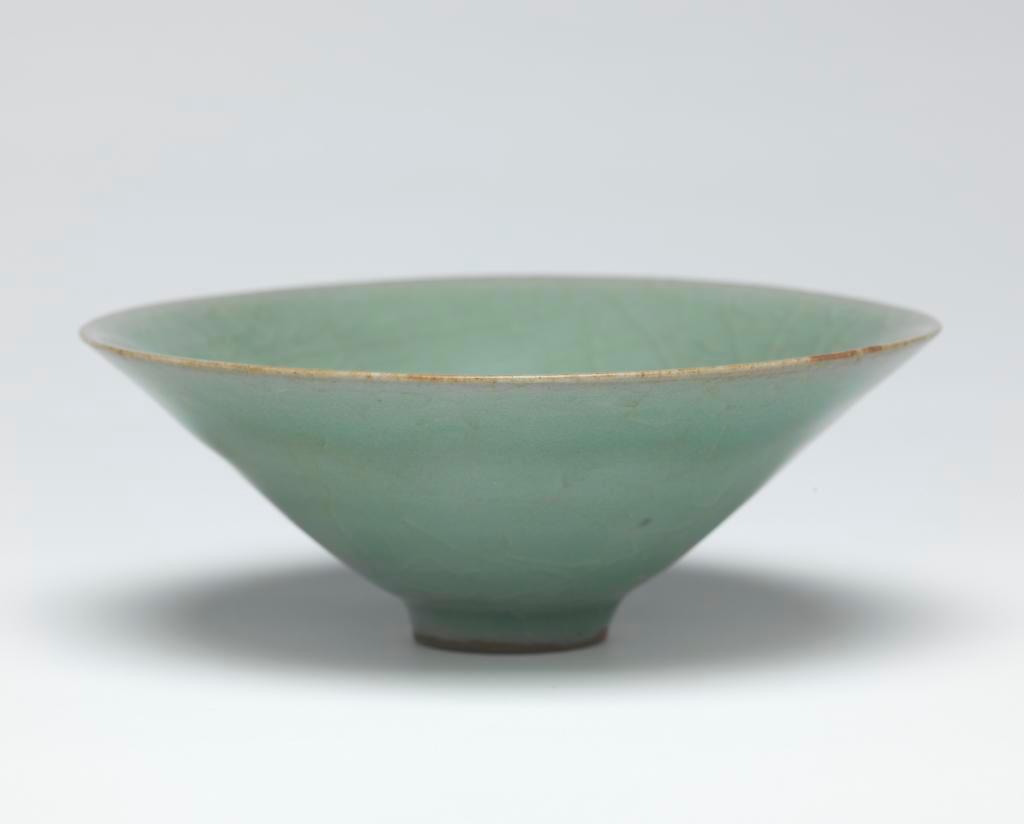 英国剑桥大学菲茨威廉博物馆收藏的南宋官窑青瓷斗笠盏 