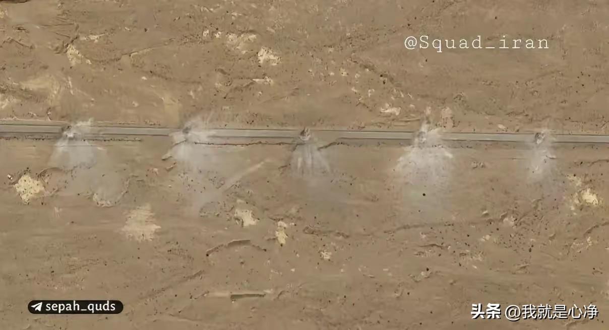 这是一张美军营救飞行员战场上的照片，我们可以看到在公路的两侧有非常均匀的着弹点