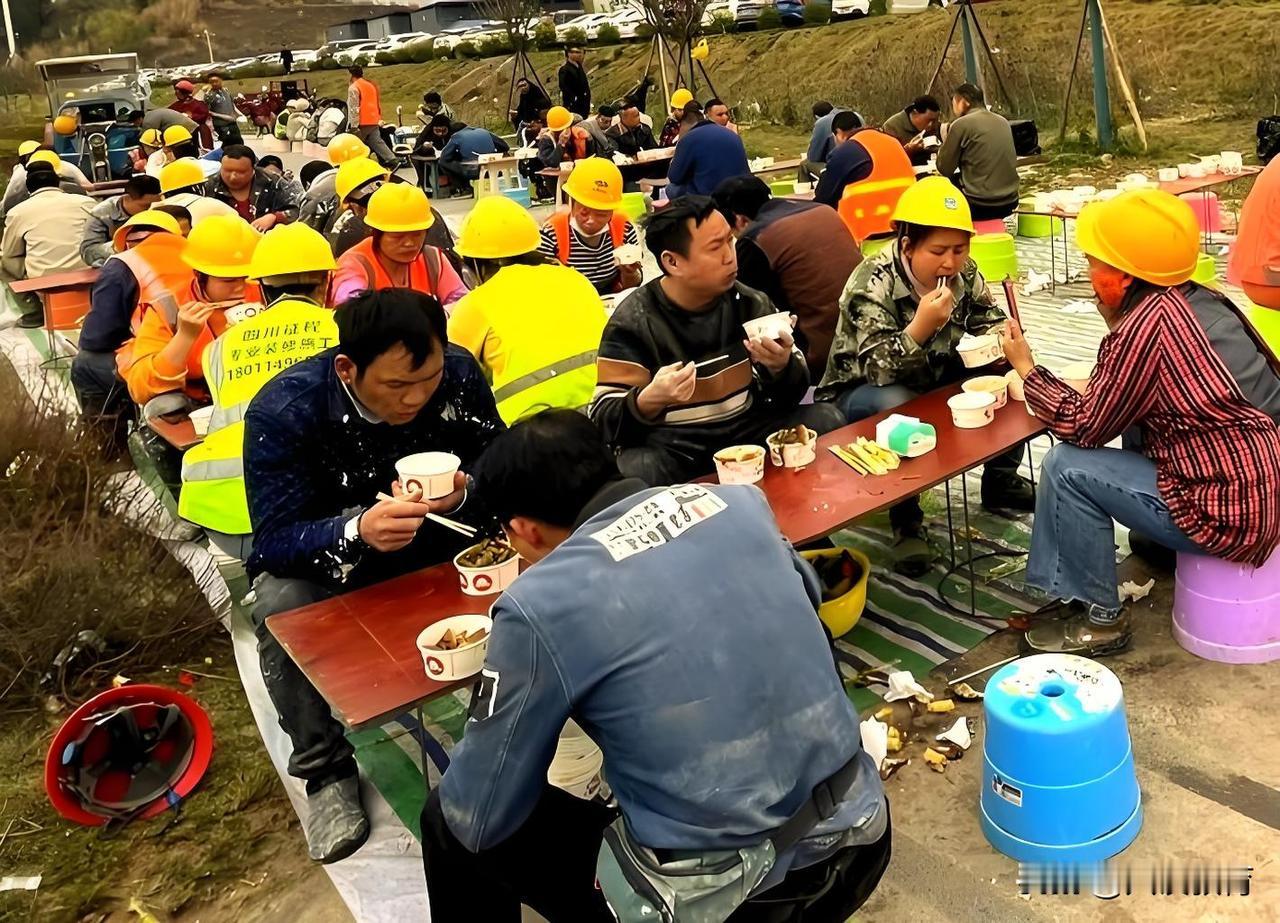 风吹雨淋的零工，缘何成了专家口中的“福利”？

一句“灵活就业本身是福利”，让北