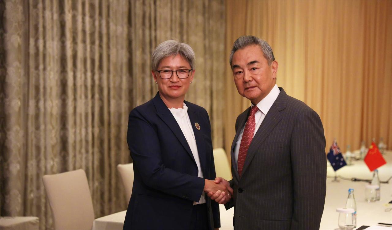 成了，中国和澳大利亚谈成了。7月21日，中国外交部长王毅在马尼拉会见澳大利亚外长
