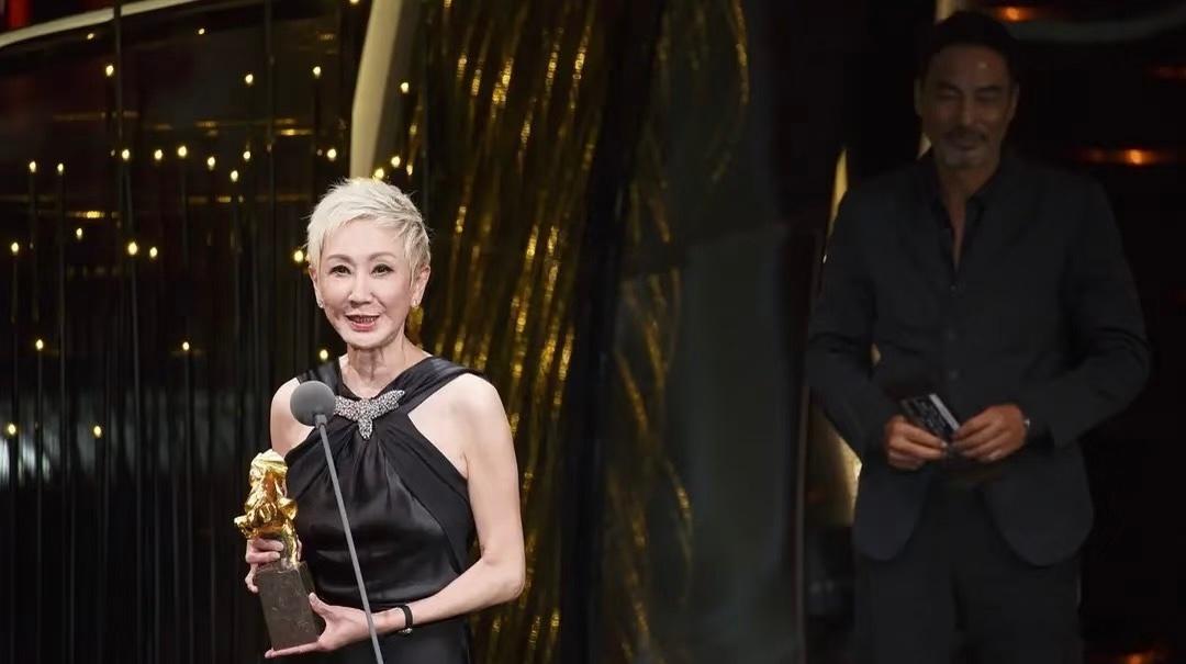 施南生去世真真切切感觉到一个时代落幕了，一直很敬佩的一位女强人，侠女rip 🙏