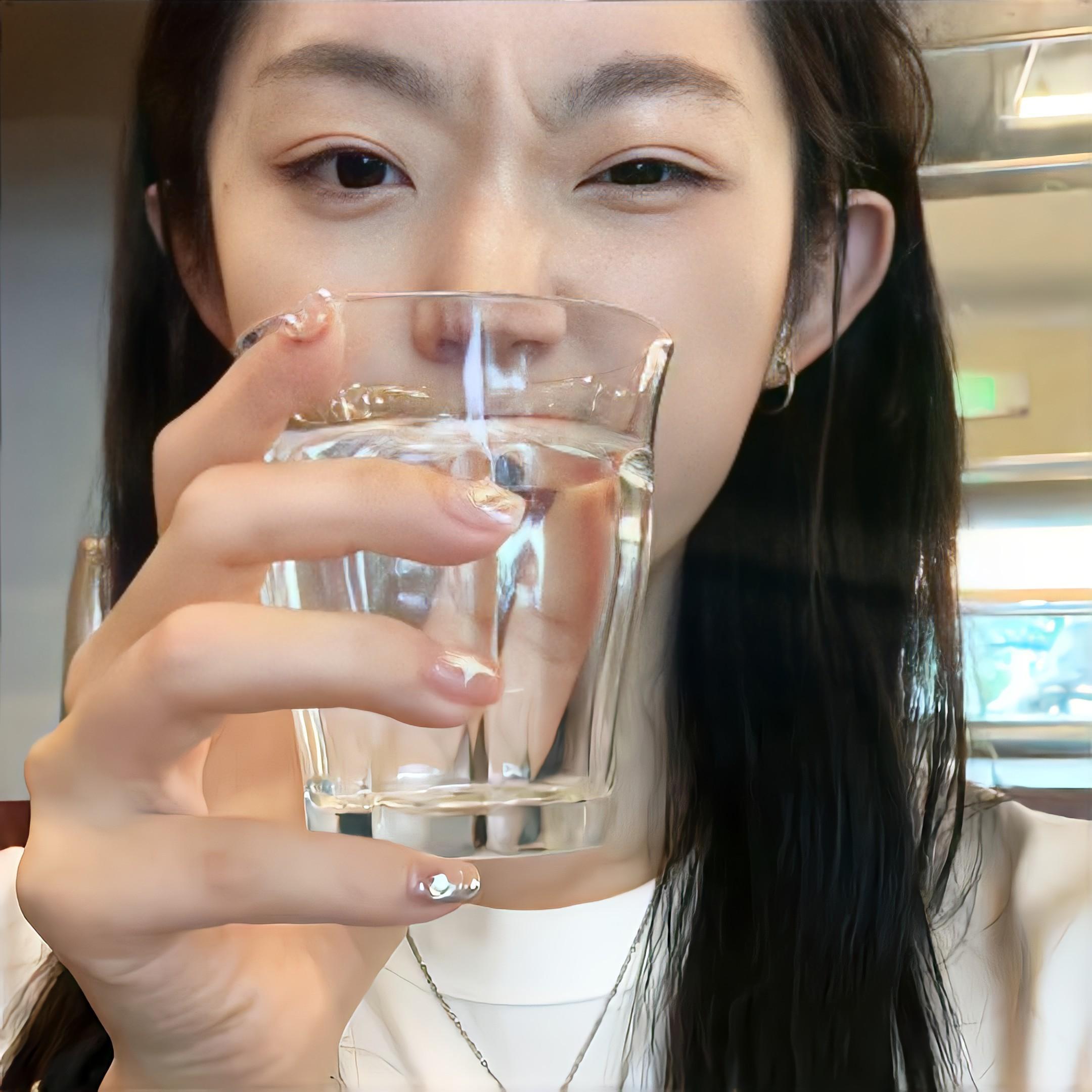 女生𝗪𝗲𝗖𝗵𝗮𝘁头像 