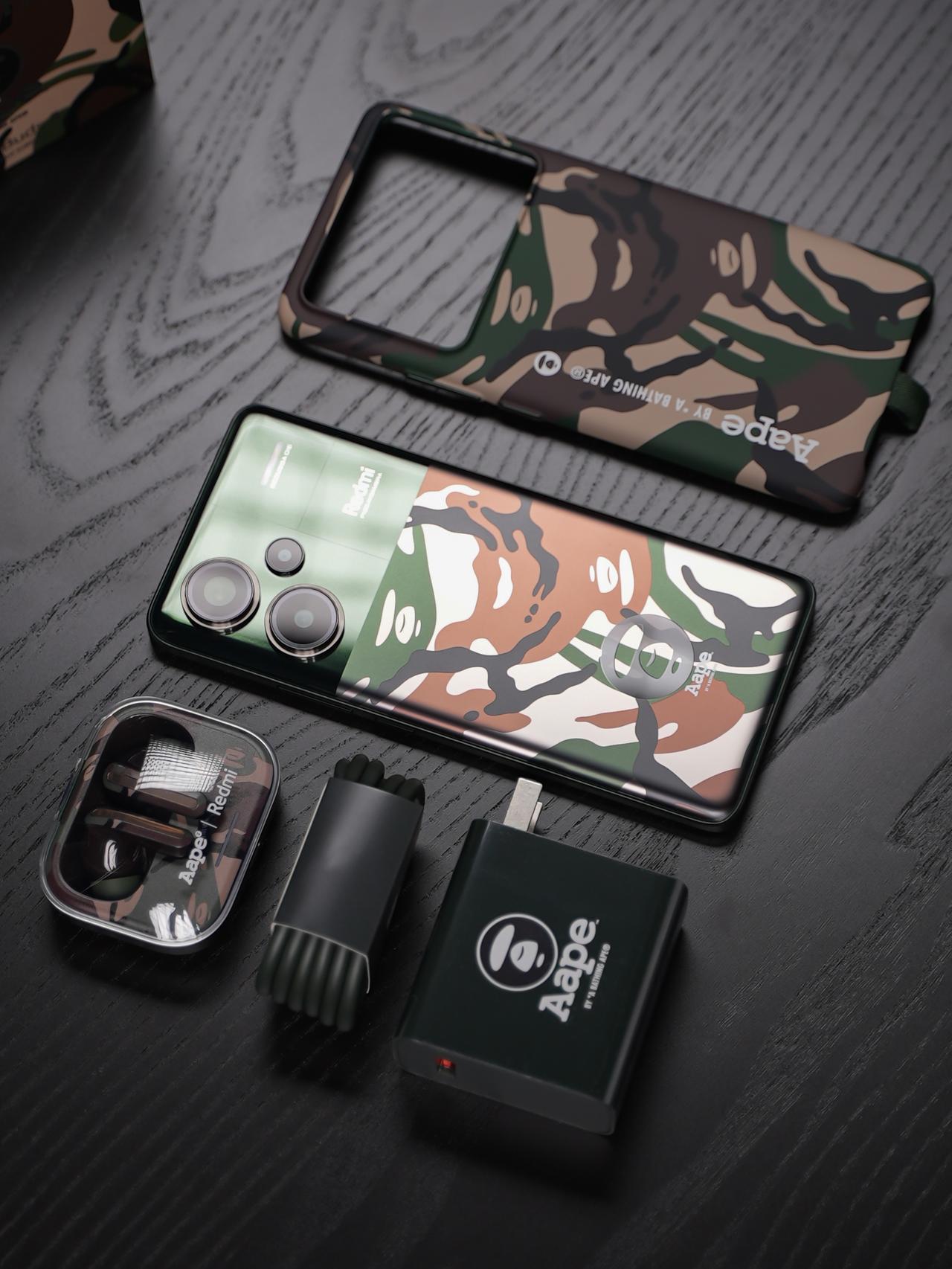收到了 Redmi x AAPE 联名限定款产品，给大家来一组图赏。

这次联名