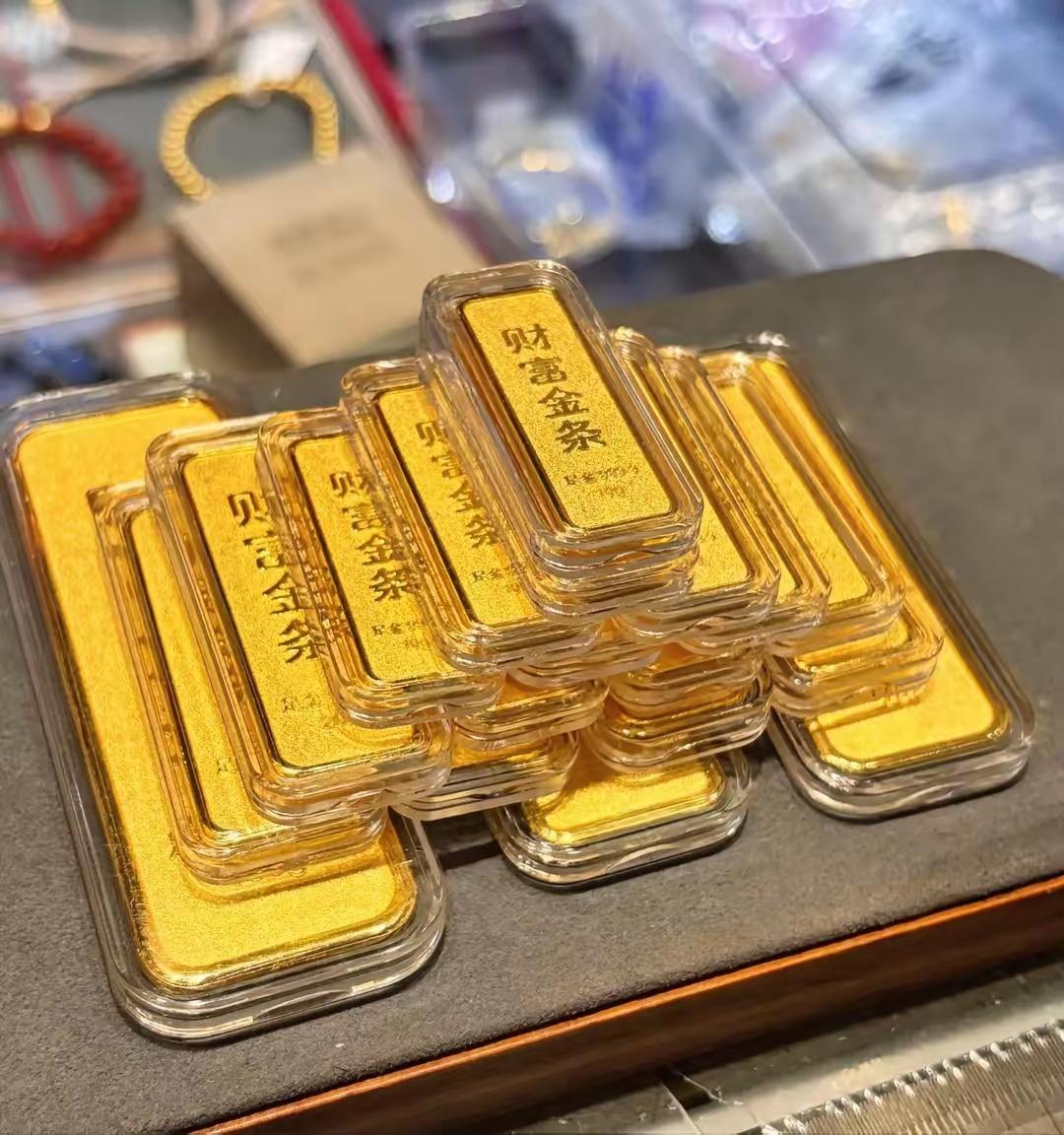 看了昨晚的金价，我是彻底睡不着觉了！白天还是1116一克，现在直接瀑布跌到111