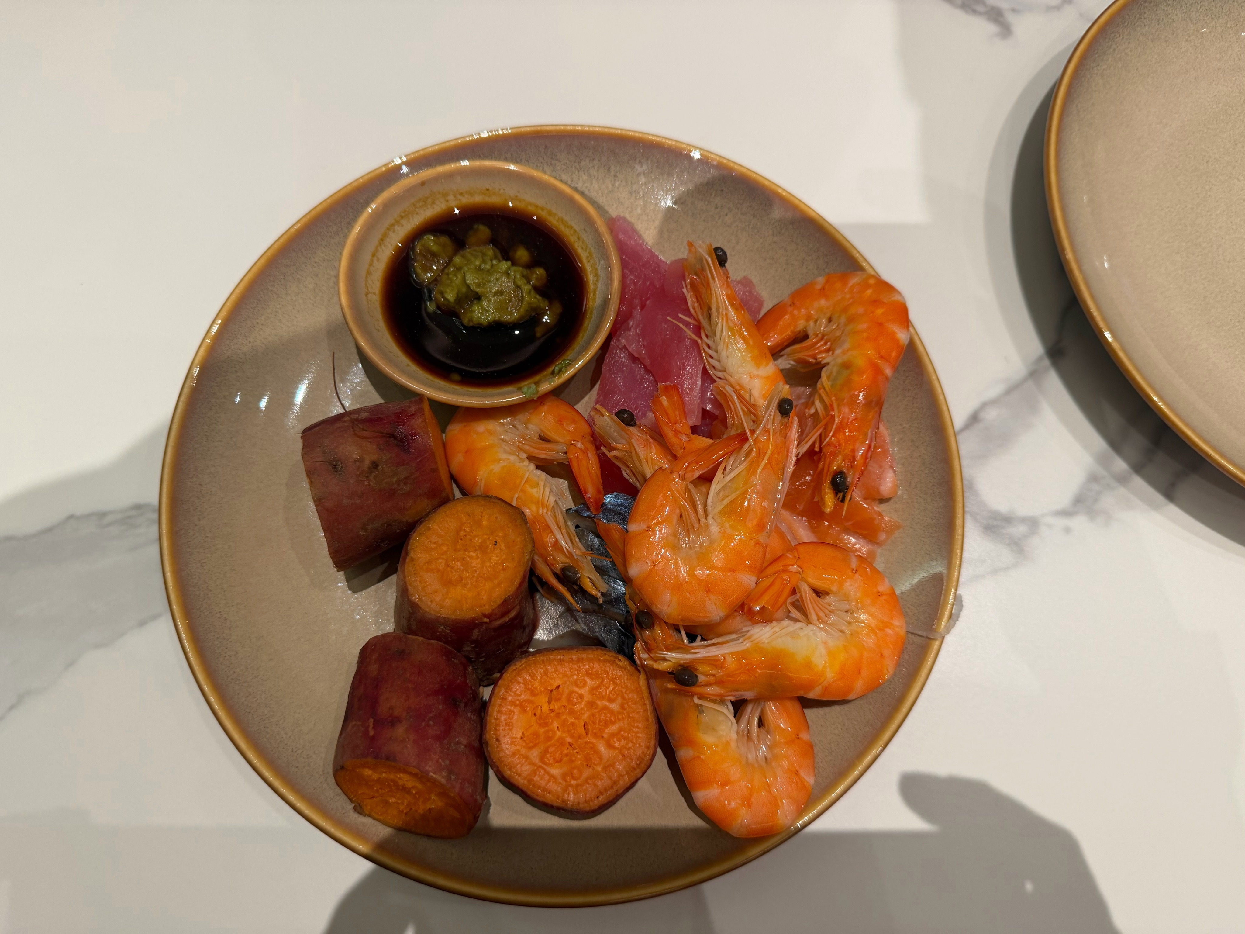到北京了，今日的晚餐北方的酒店有个特点，都是没有白米饭，只有炒饭主食我只能吃地瓜