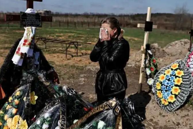 婚恋市场“男荒”！乌克兰议会险些通过让婚龄降到14岁的提案。只要女方怀孕、法院同