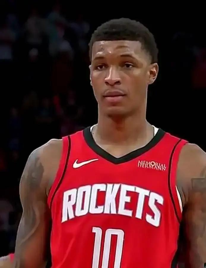 两个探花秀的数据摆这儿。
 
一个打四年场均15分，一个第二年场均13分。
 