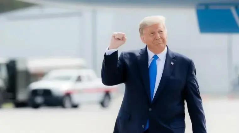 特朗普把美国自己搞蒙了，一边要求伊朗开放霍尔木兹海峡，一边又下令美军封锁该海峡，