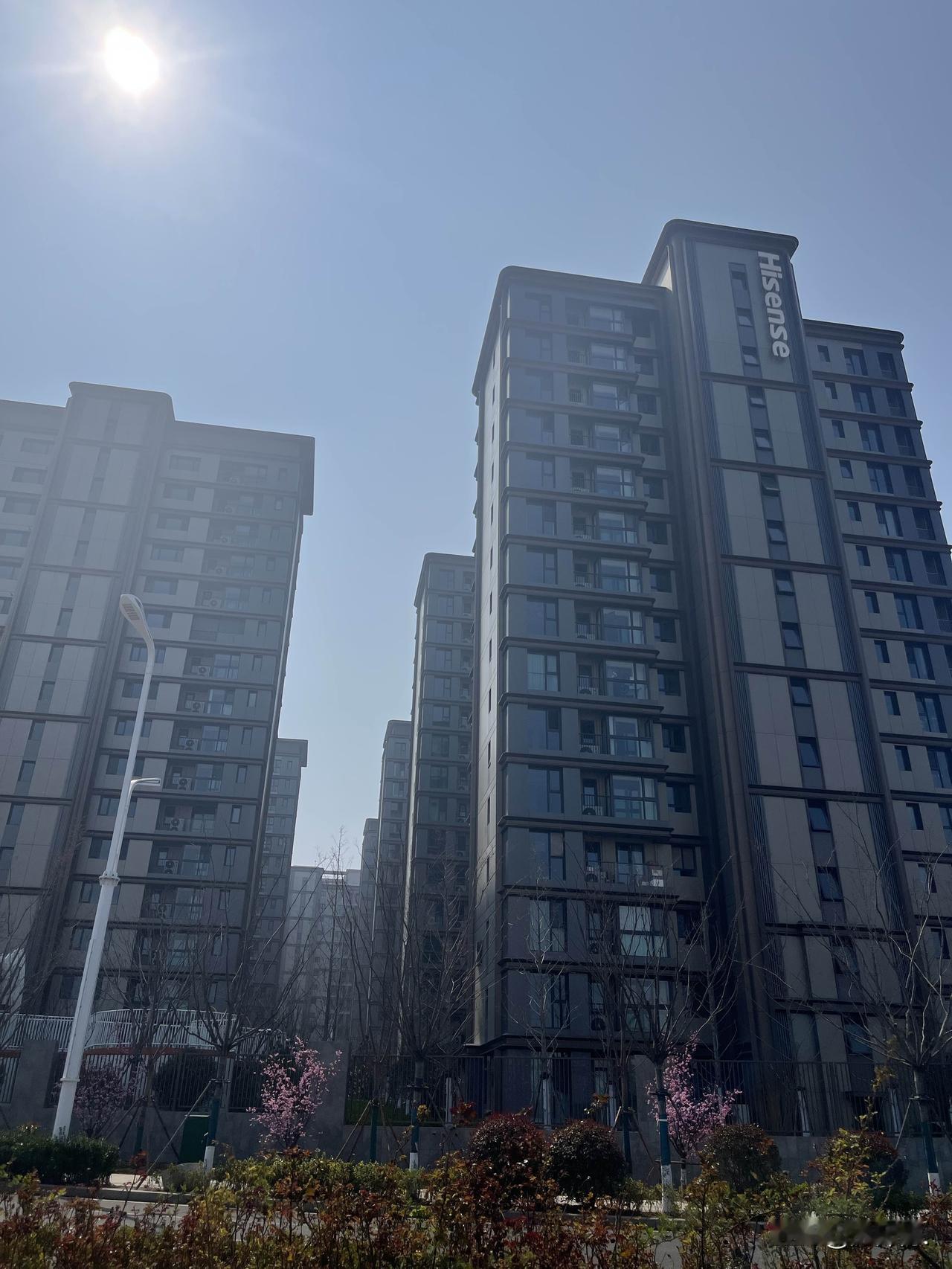 崂山张村河，能不能代表崂山楼市的未来？

目前看，扑朔迷离。张村河，只是放慢了土