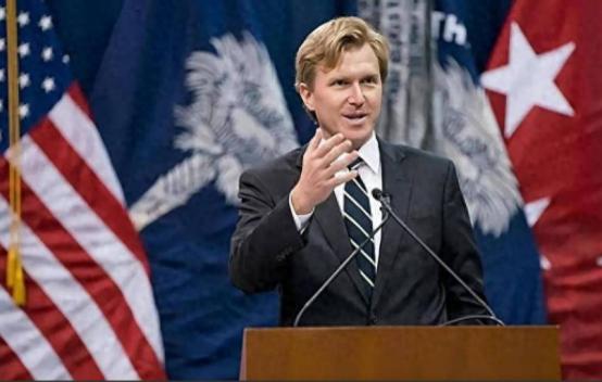 看到了美副防长的对华发言，才愕然发现，原来中国已经这么牛了
 
科尔比这个人得先