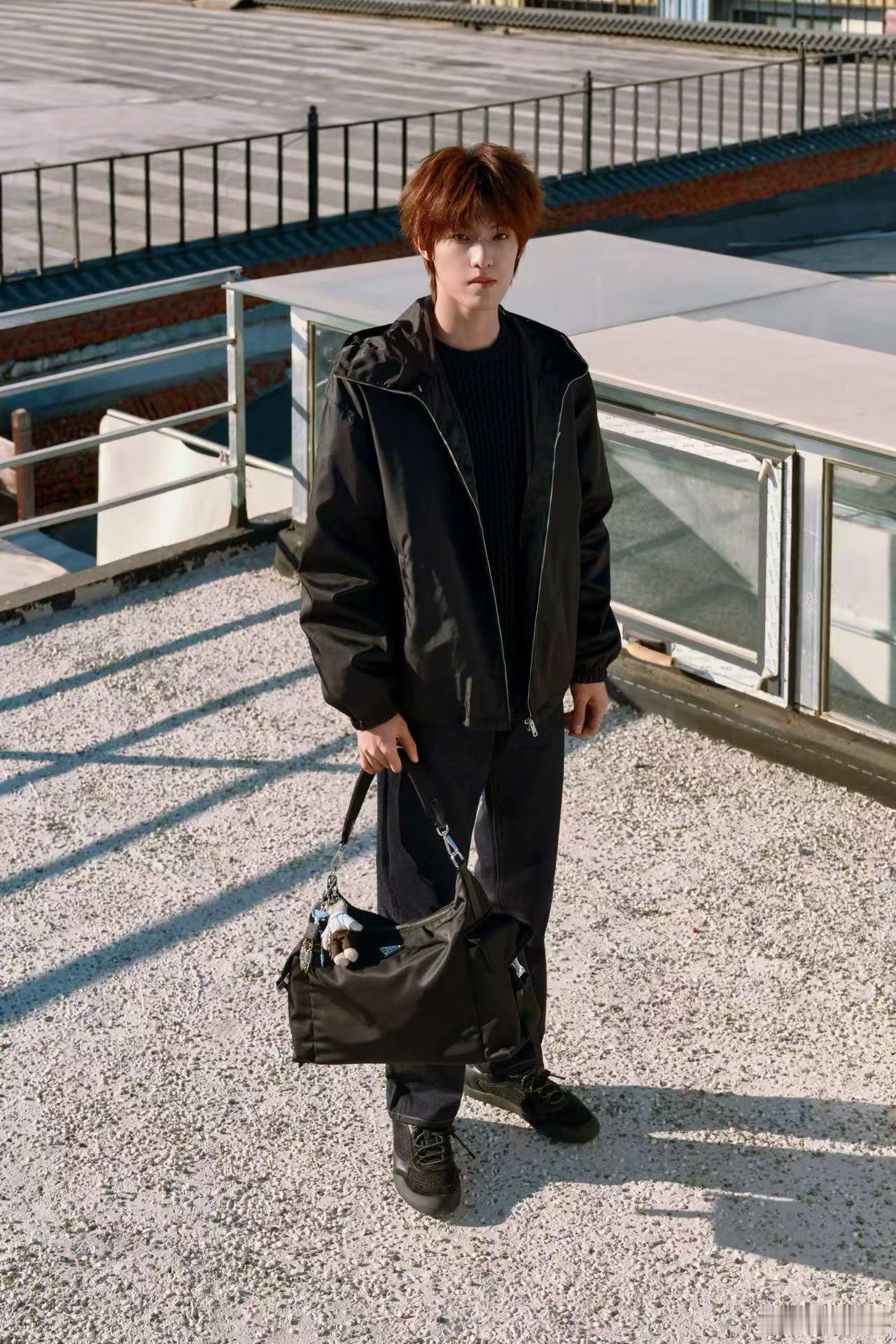 Prada总监点赞张泽禹微博prada总监点赞张泽禹 时尚资源和路人缘双在线，张