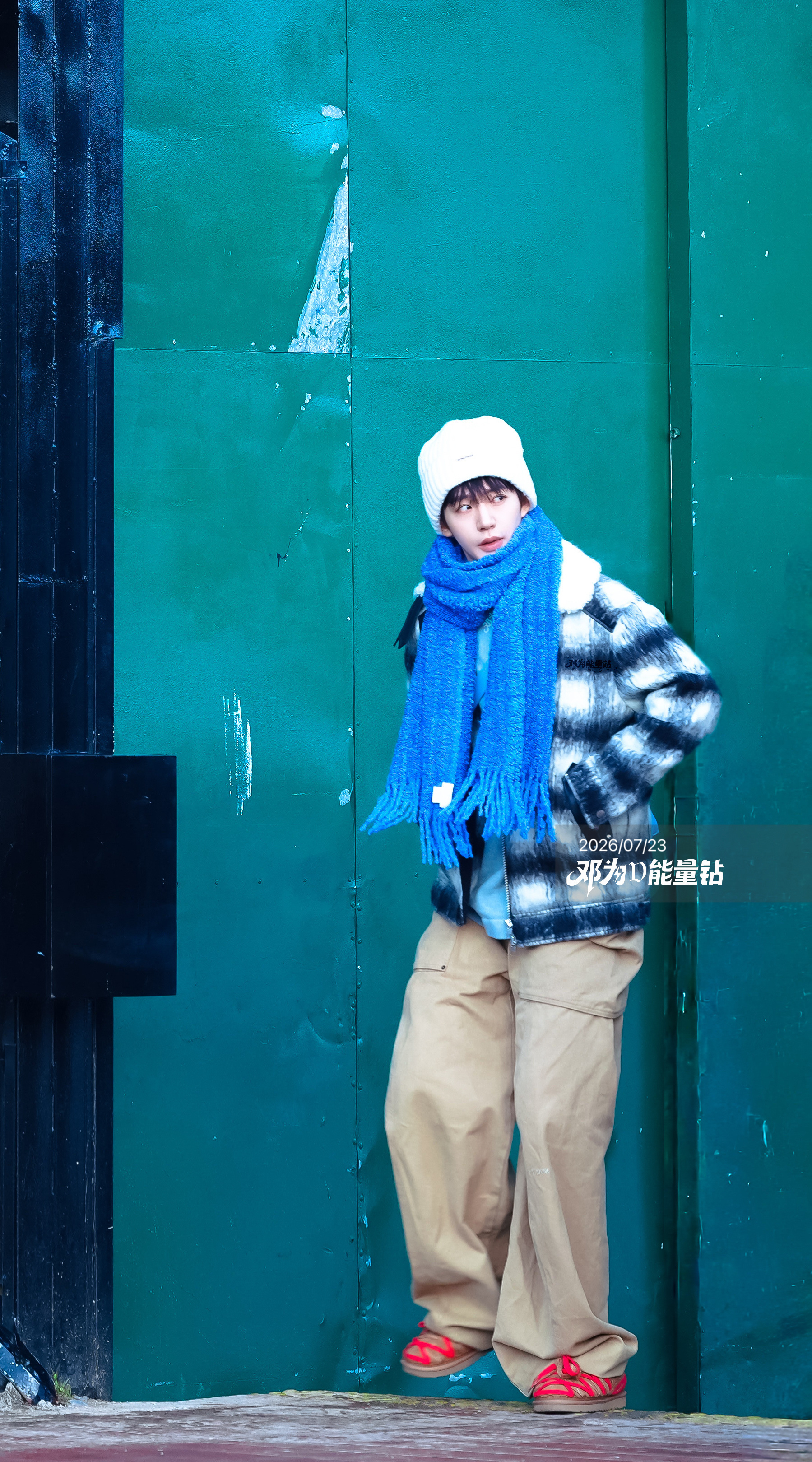 “只要第一场雪到来，我就会回到你身边。”乌斯怀亚的冬日没有飞雪，却有倾洒下来的柔