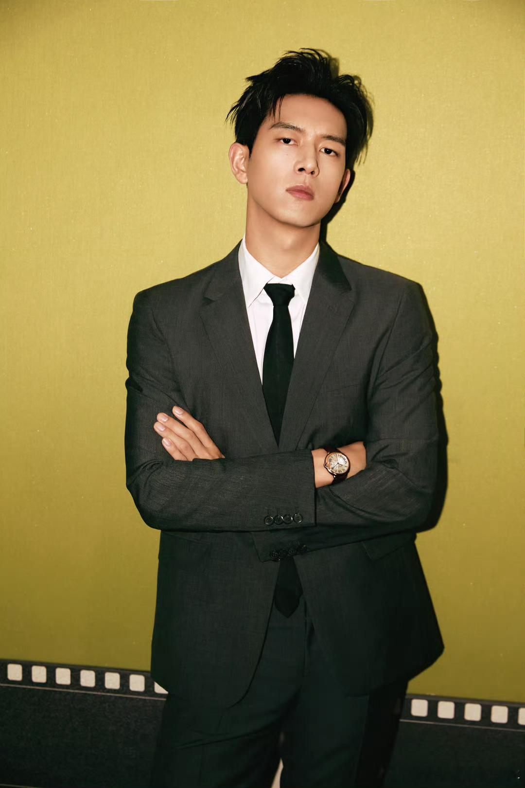 李现1019生日快乐李现生日快乐啦，天天快乐，期待大帅哥的待播剧，一切安好～[送