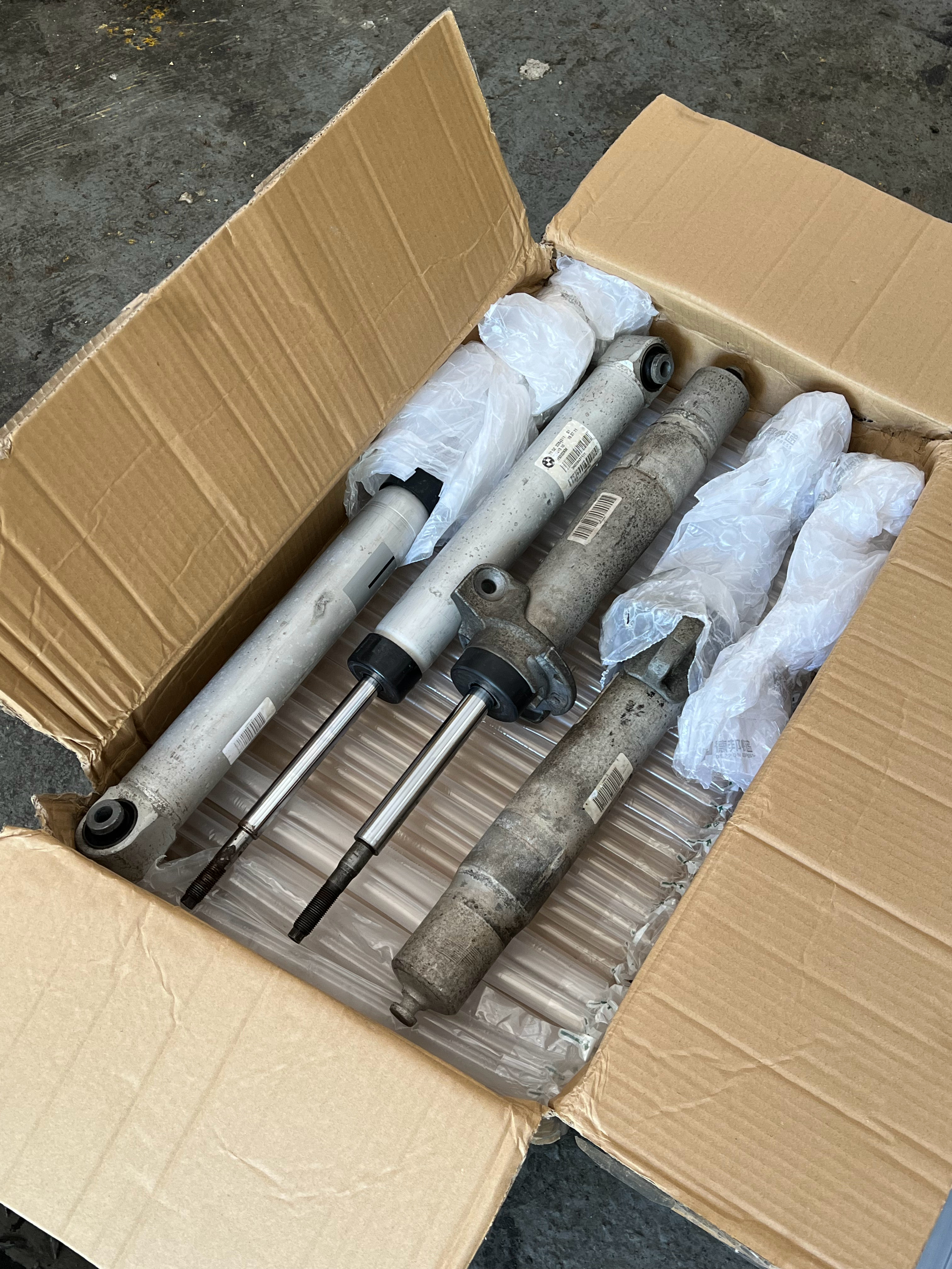 嘿嘿嘿～保养的避震器回来了，去装车嘎嘎嘎嘎嘎嘎 天津