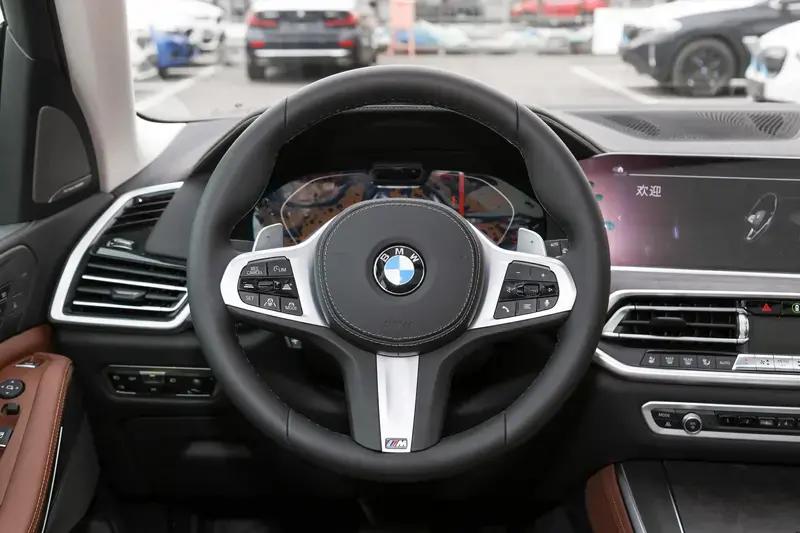 【宝马在美召回超72万辆汽车 因水泵连接器可能短路】据相关媒体报道，由于担心发生