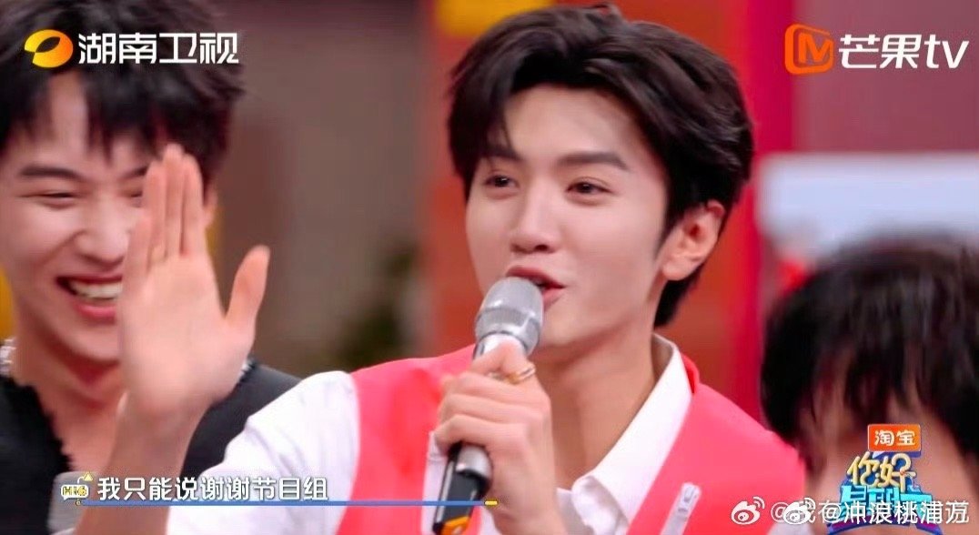 翟潇闻不语只是一味地捡球翟潇闻挑战从恐怖箱里捡球，害怕但依然硬着头皮迎难而上，全