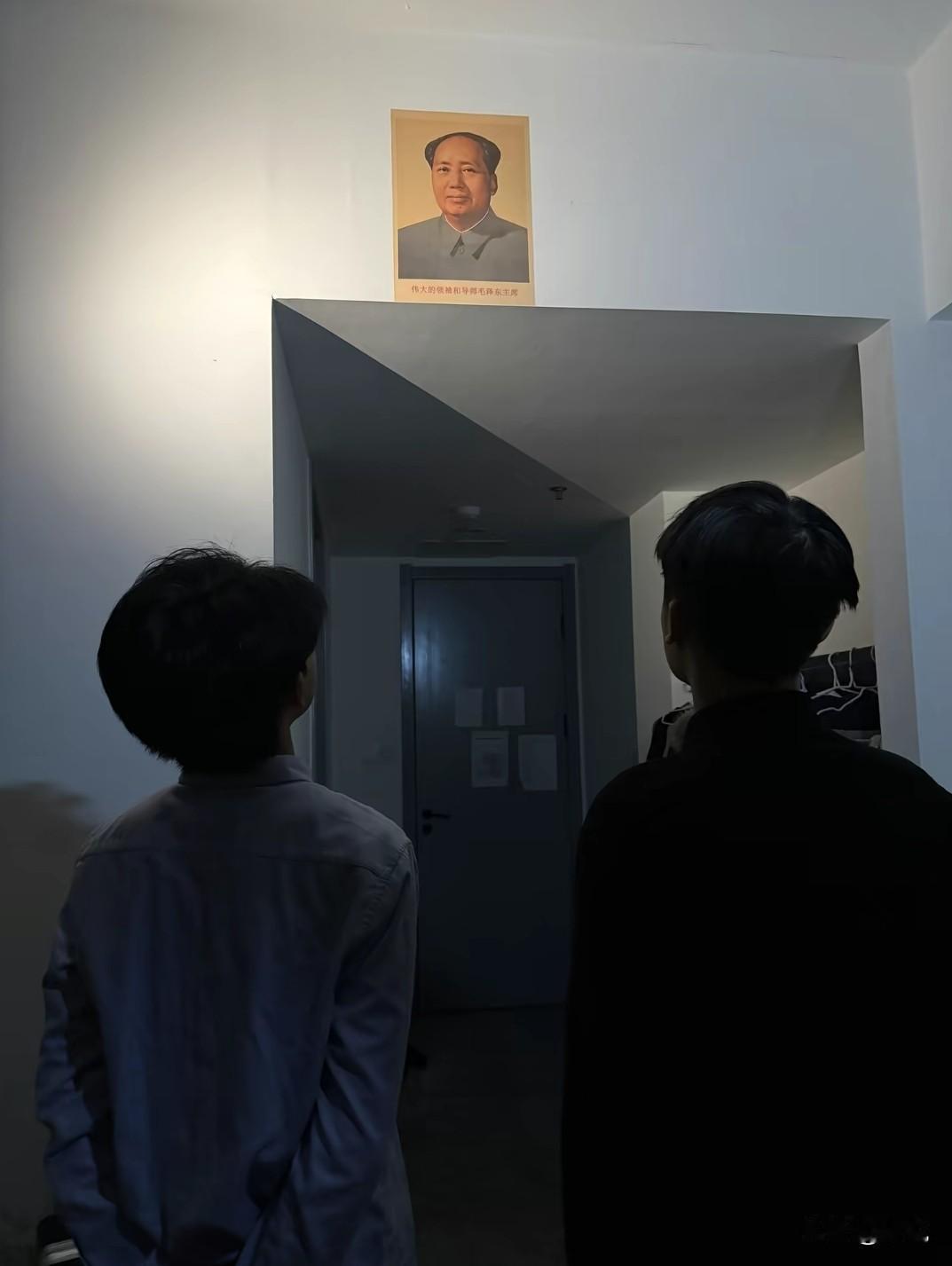 为有牺牲多壮志，敢教日月换新天！毛主席生日快乐！