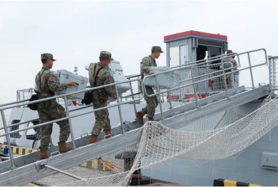 中日高度紧张时刻，解放军演练“母港遇袭”，一切瞄准实战。
 
最近东亚海域的氛围