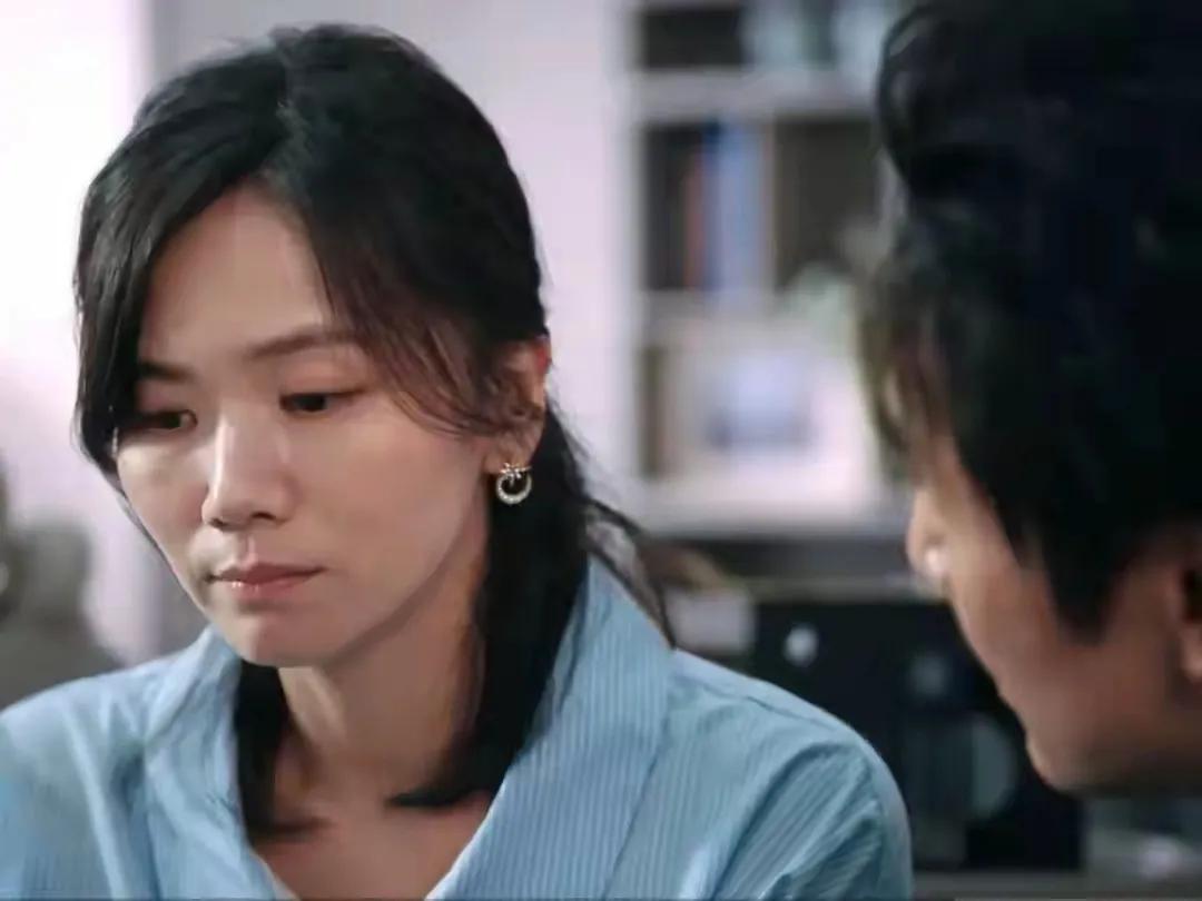 追剧《利剑·玫瑰》 播放到第26集，剧情很精彩，可以说是扑朔迷离。大家都在猜这个