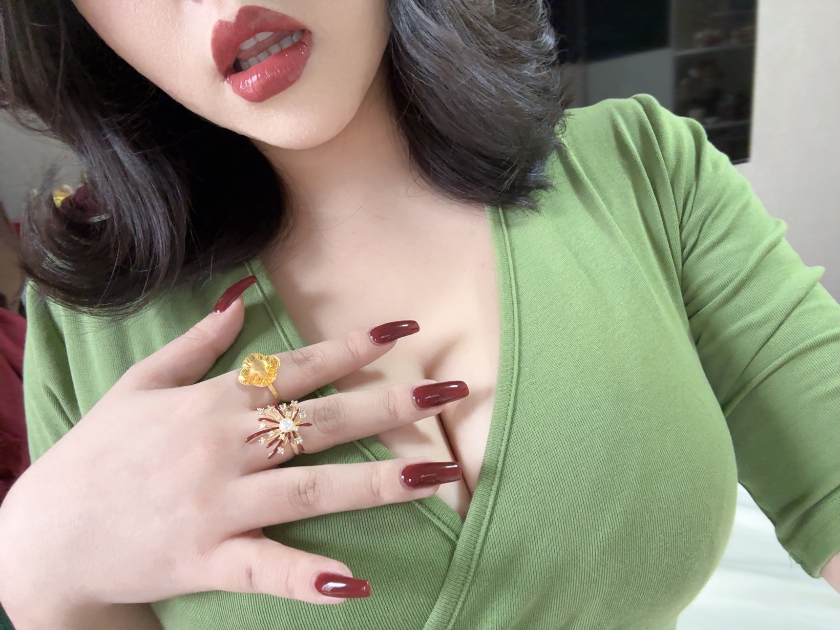 抬头看妈妈 跟妈妈说早啊 