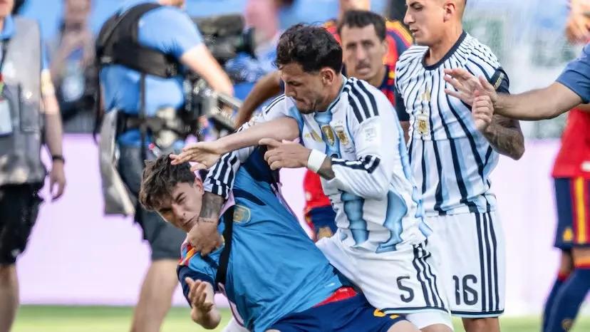 FIFA官方：因世界杯决赛的冲突事件，对帕雷德斯停赛10场
8月22日消息，国际