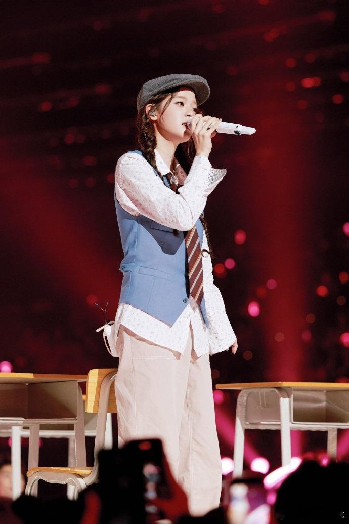 欧阳娜娜一开口我都想起来了娜娜《音乐缘计划》直播舞台太绝了！学院风穿搭超青春，歌