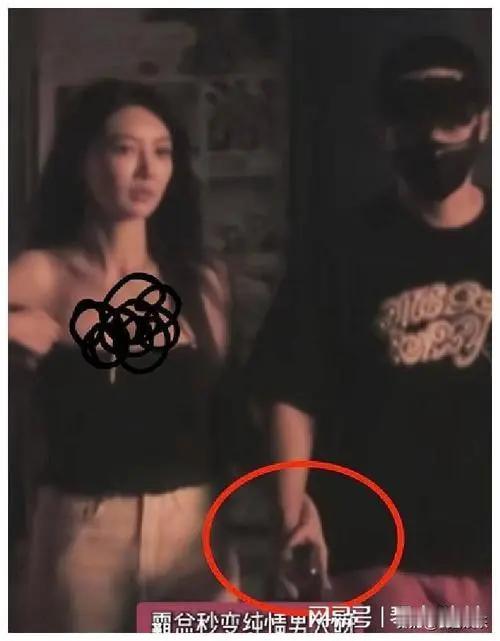 新鲜大瓜！
哇塞，黄晓明和叶珂七夕约会被拍到牵手，这事儿可太有看头了！

①黄晓