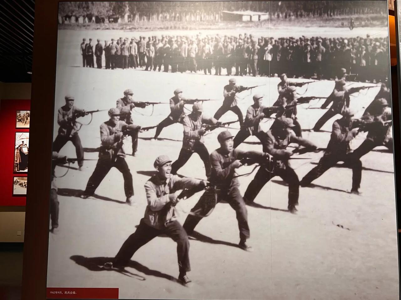 于海青：为何说当年新疆民兵训练很过硬？ 曾经有一个时期，世界也很不太平，但是在新