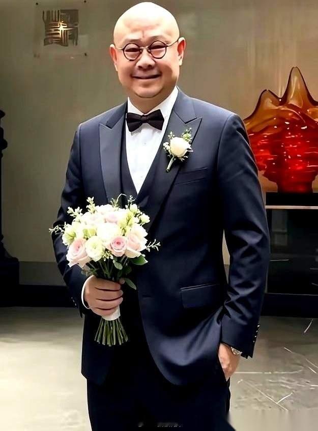 中国音乐家协会，官方的，发了一份“年度优秀歌曲”名单。一首一首听下来，很主流，很