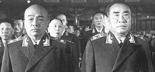 1951年初，金日成十分固执的要求志愿军南下继续追击美军，彭老总多次劝说无果气的